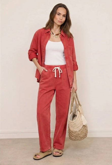 Red jeansshirt