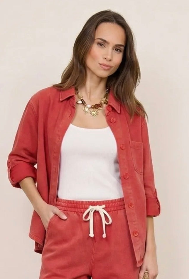 Red jeansshirt