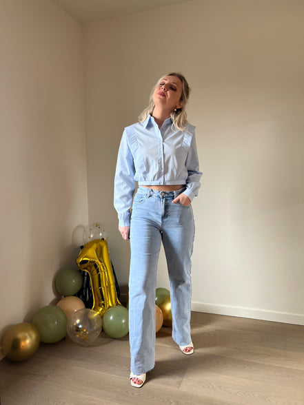 Blue cropped shirt