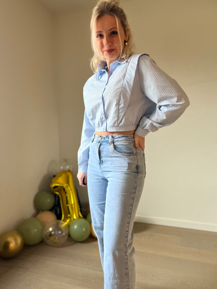 Blue cropped shirt