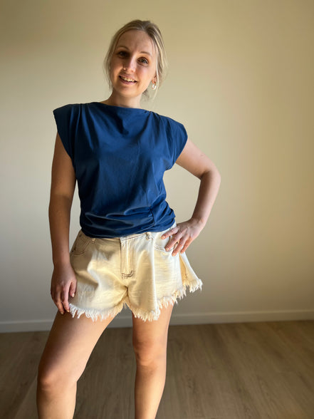 Frayed jeansshort beige