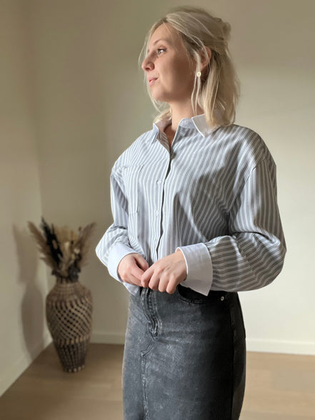 Cropped shirt grey