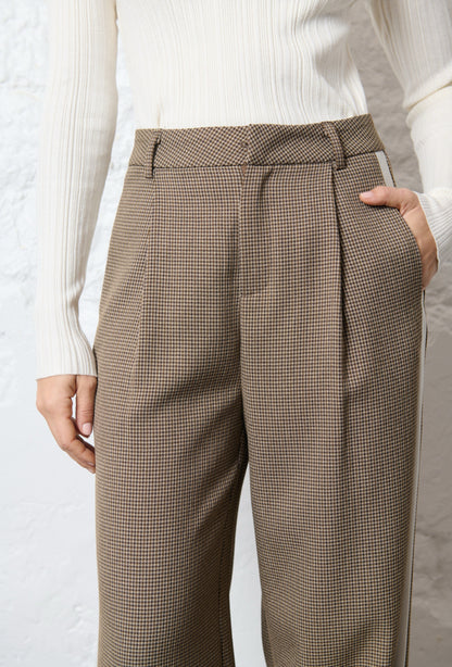 Checkered pants brown