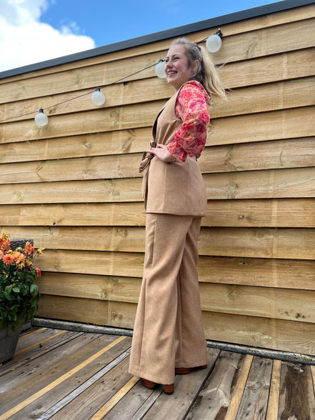 Losse, op maat gemaakte broek camel