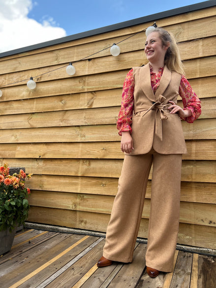 Losse, op maat gemaakte broek camel