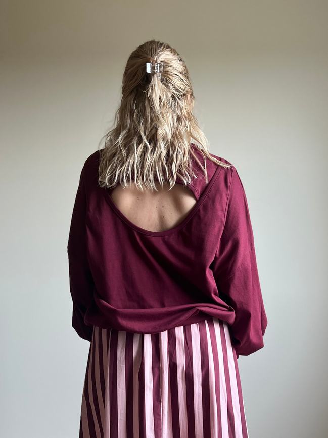 Open back sweater burgundy