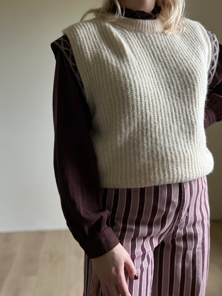 Sleeveless sweater beige