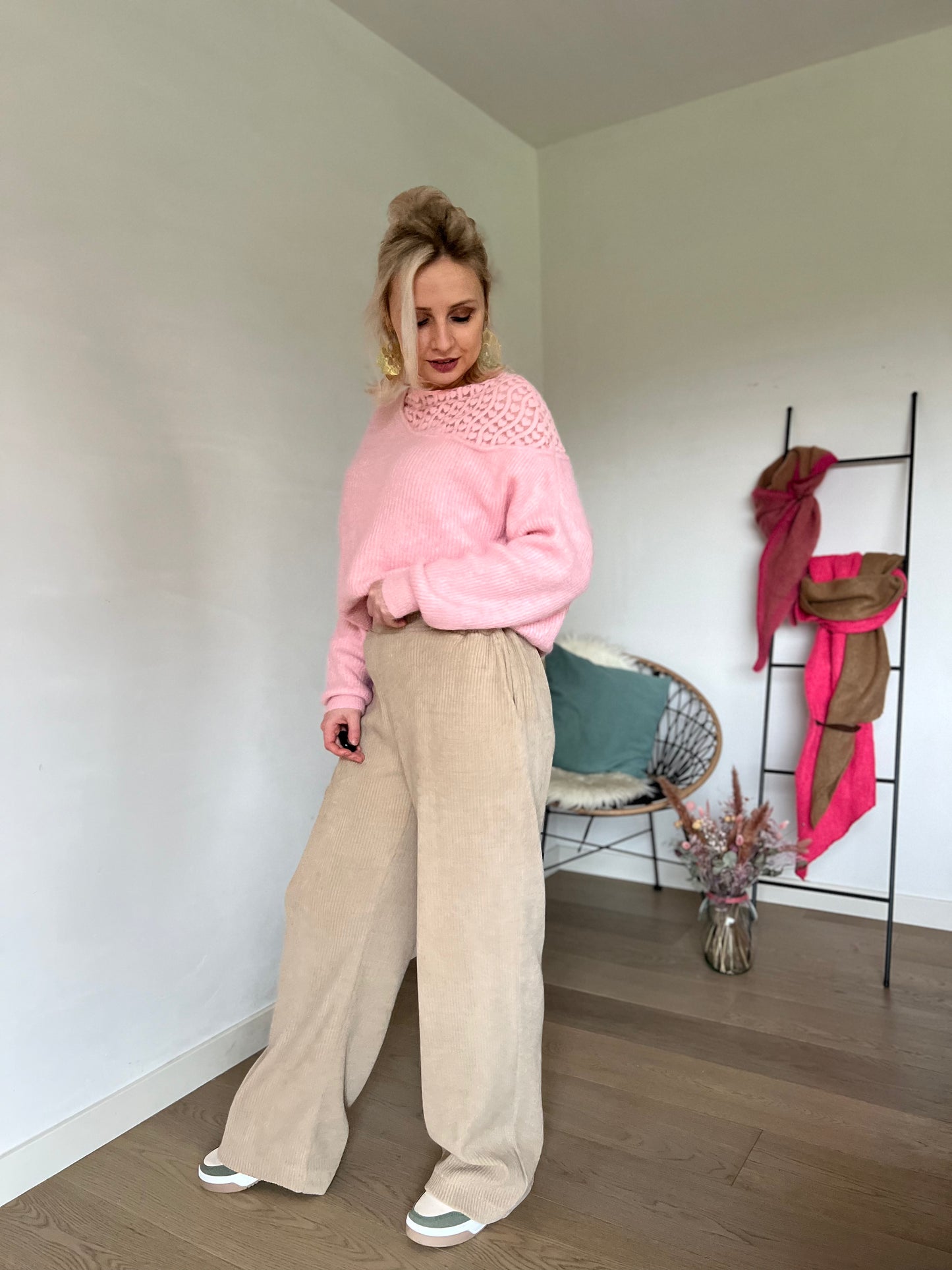 Heart off-shoulder sweater pink