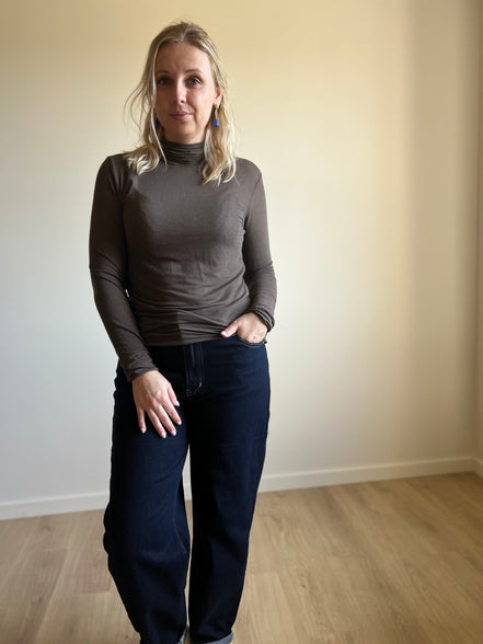 Turtleneck top brown