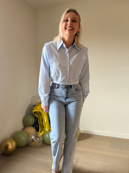 Blue cropped shirt
