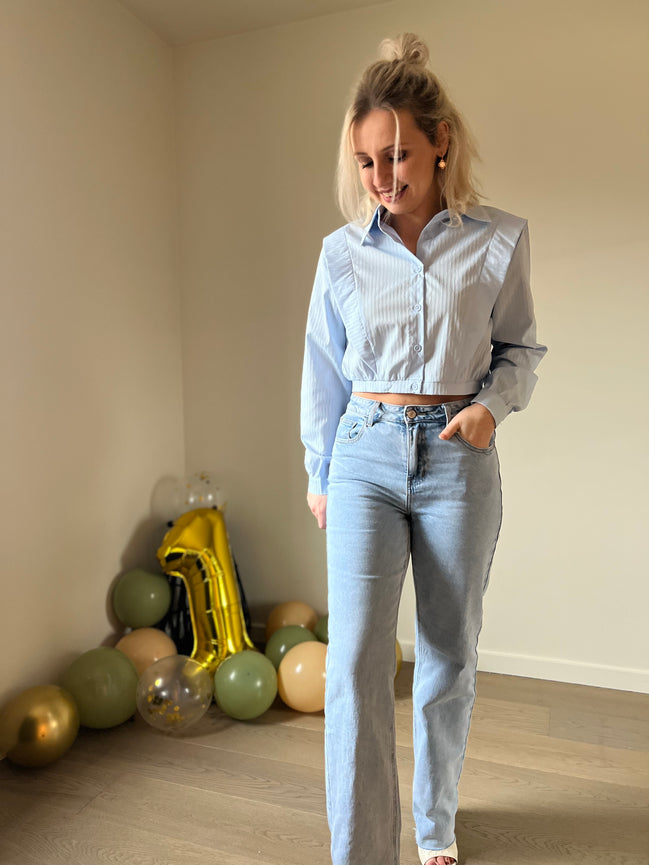 Blue cropped shirt