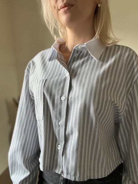 Cropped shirt grey