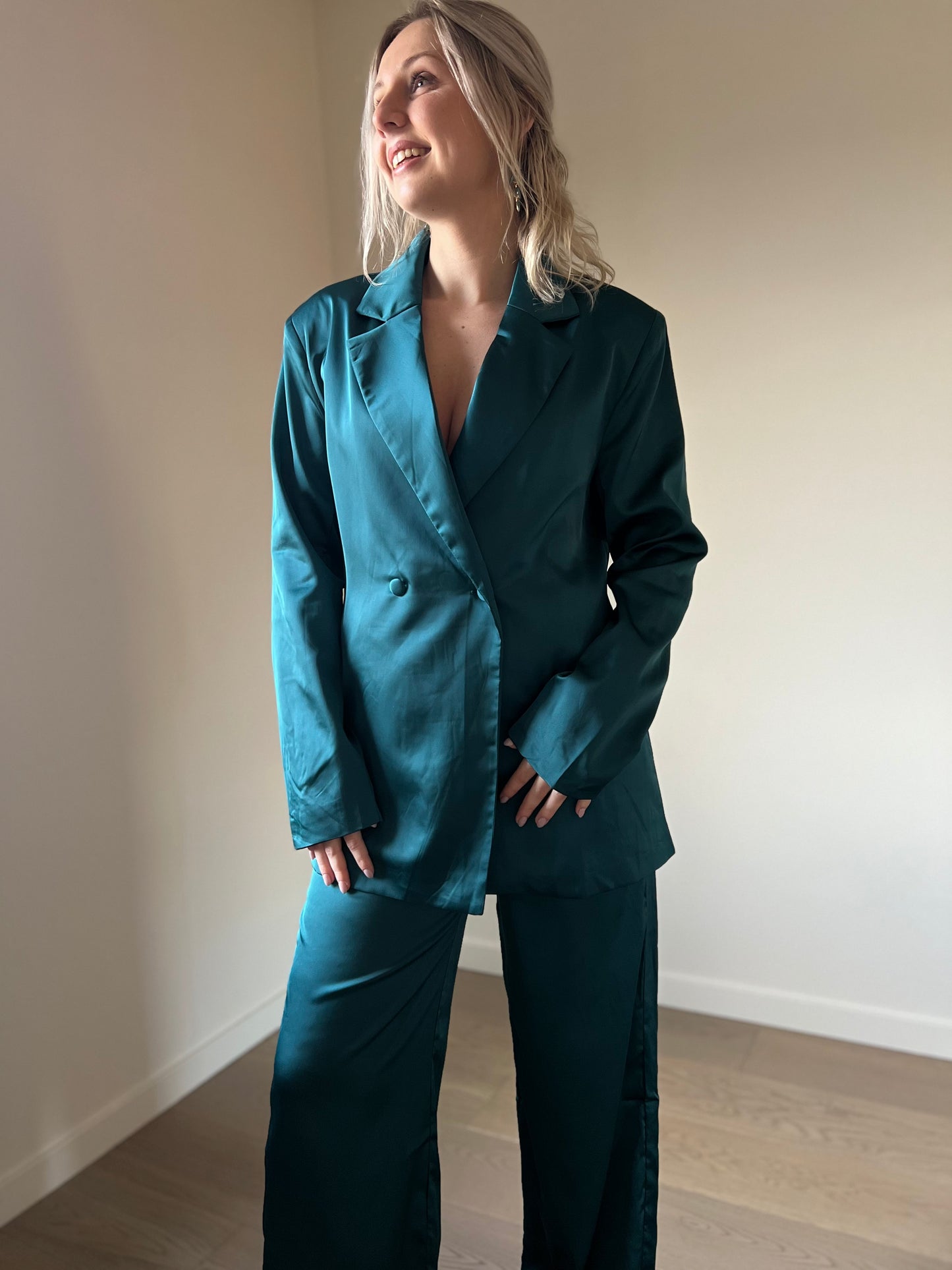 Siri satin blazer