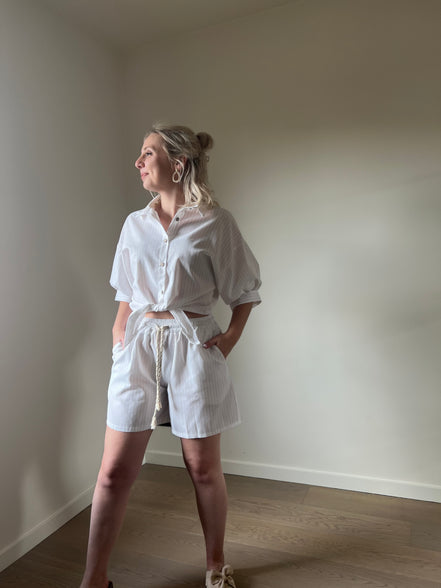Striped shorts white