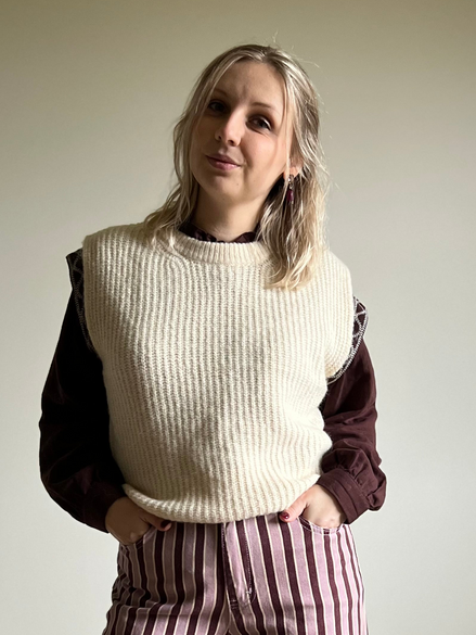 Sleeveless sweater beige