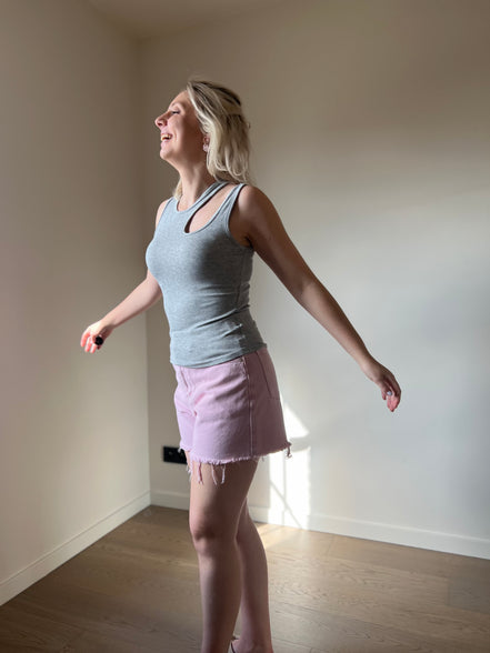 Cut-out top grey