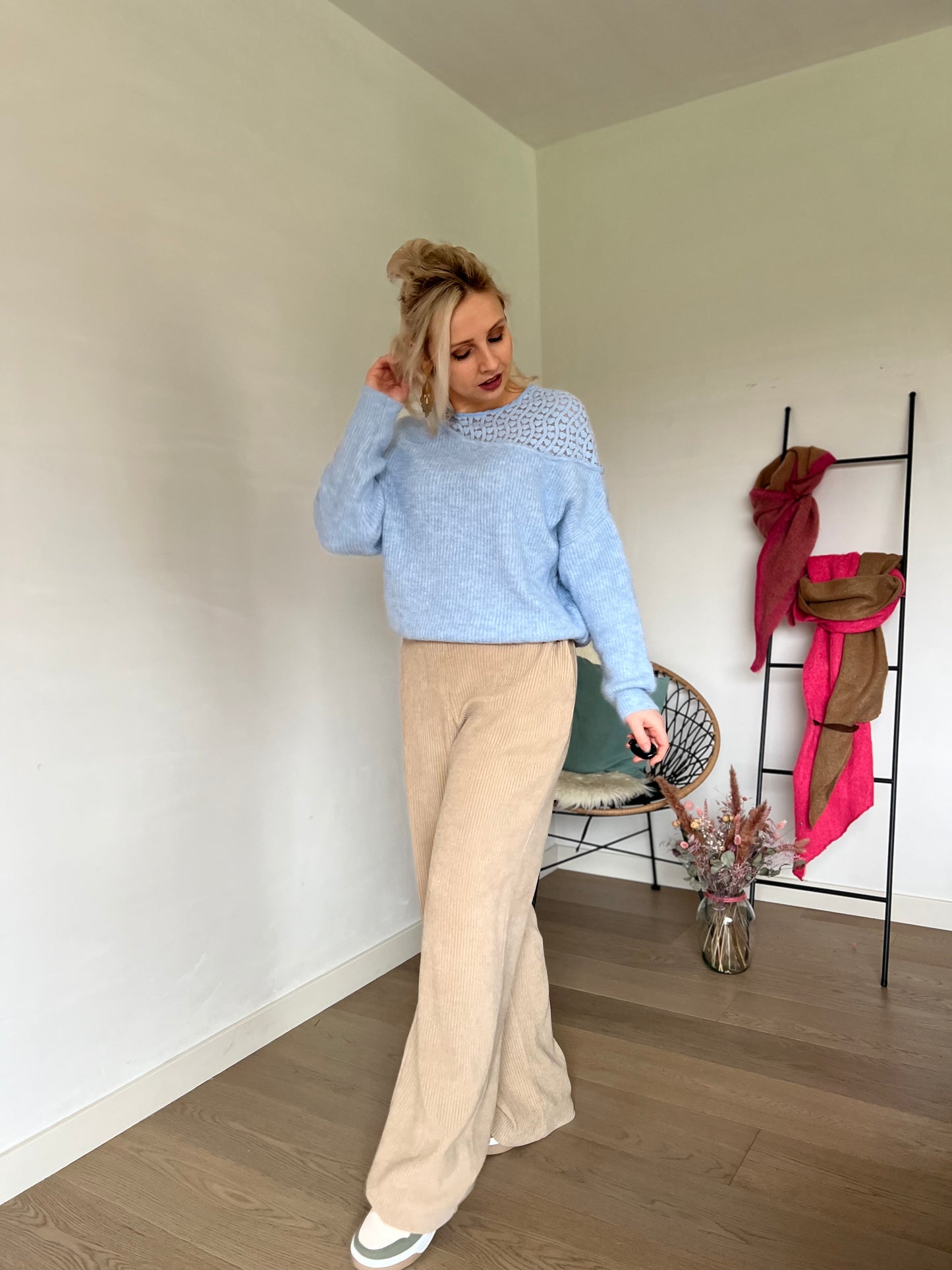 Heart off-shoulder sweater blue