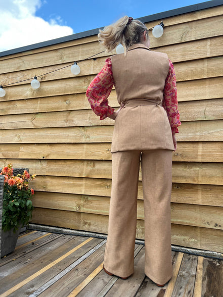 Losse, op maat gemaakte broek camel