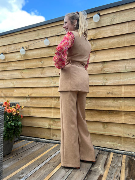 Losse, op maat gemaakte broek camel