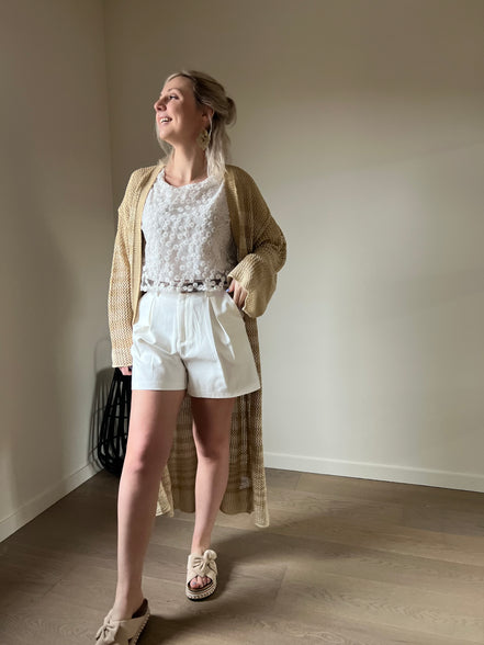 Flower top white