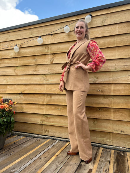 Losse, op maat gemaakte broek camel