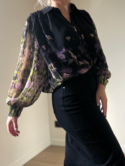 Floral black cropped shirt