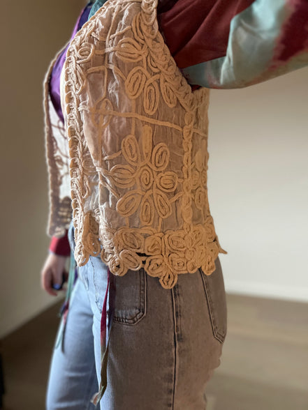 Crochet gilet beige