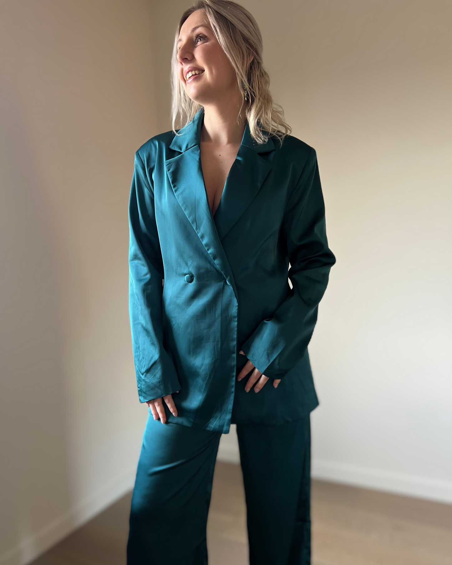 Siri satin blazer