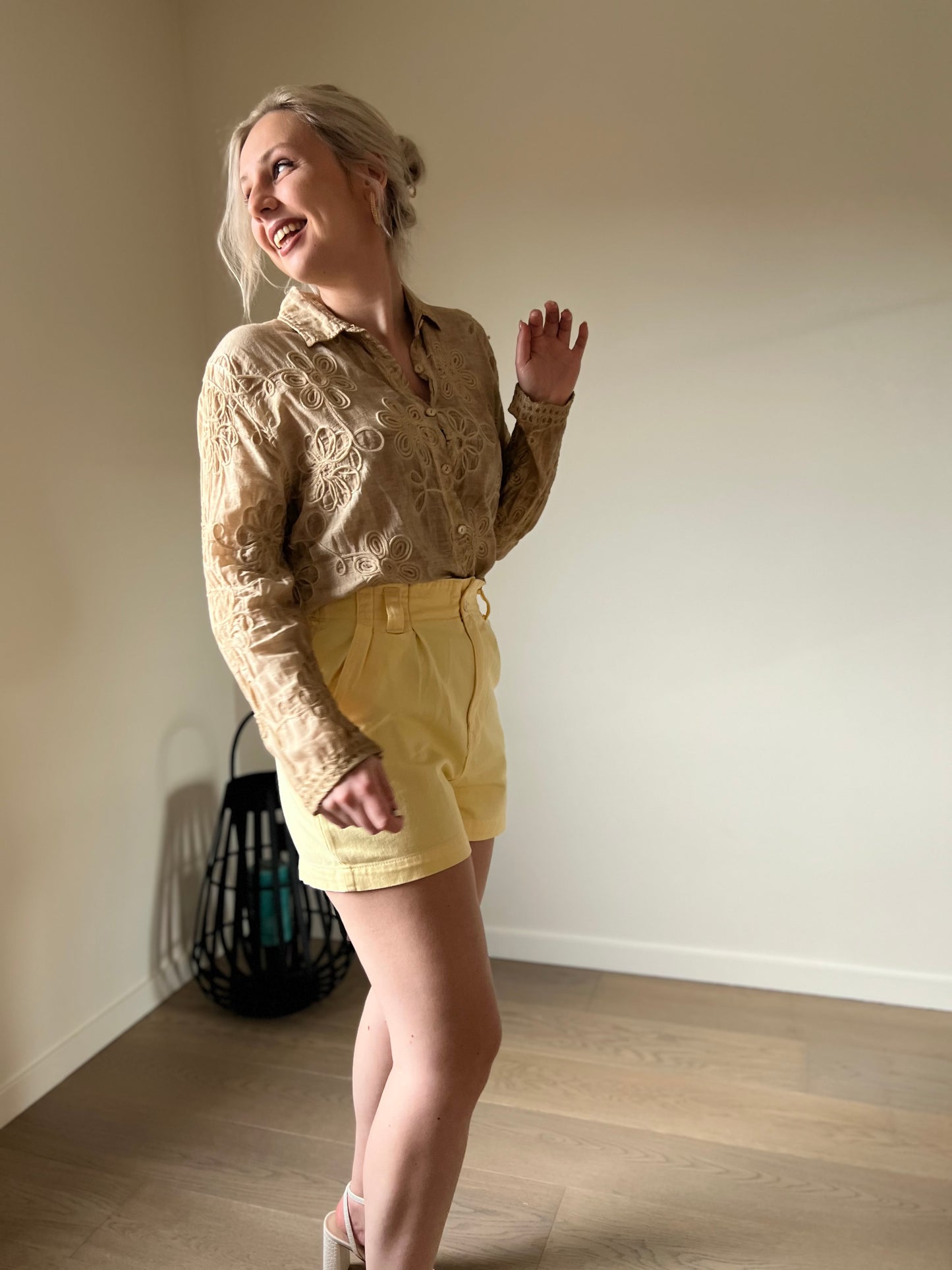 Yellow short