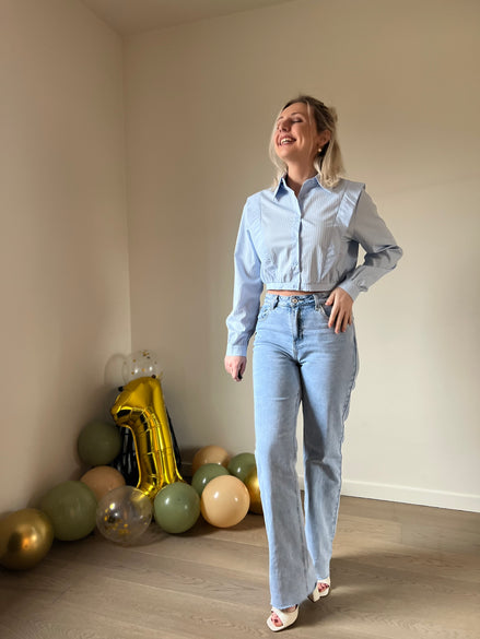 Blue cropped shirt
