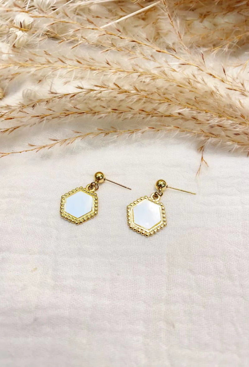 Earring hexagon pearl